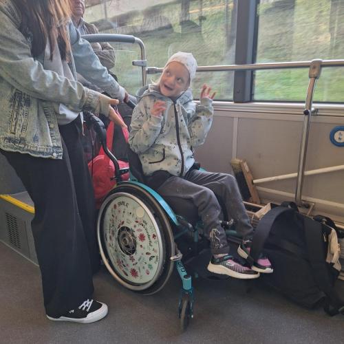 Große Freude auf der Hinfahrt im Bus