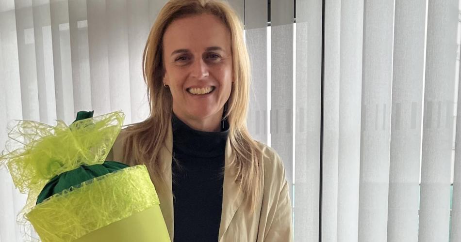 Direktorin mit Schultüte